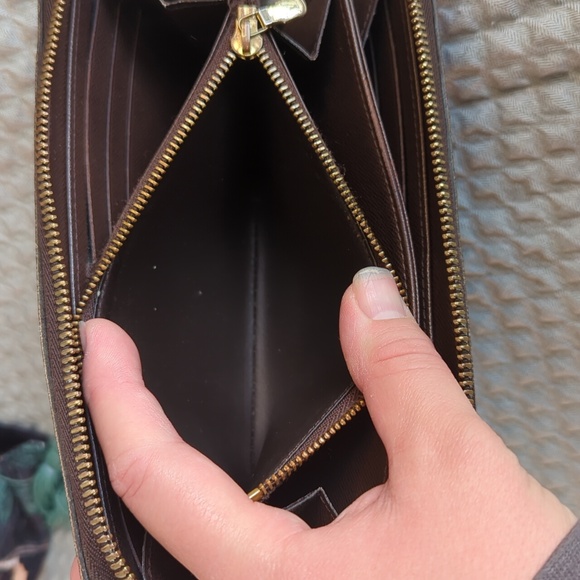 ⚡ FLASH SALE - Louis Vuitton Damier Ebene Zippy Wallet - Picture 15 of 17